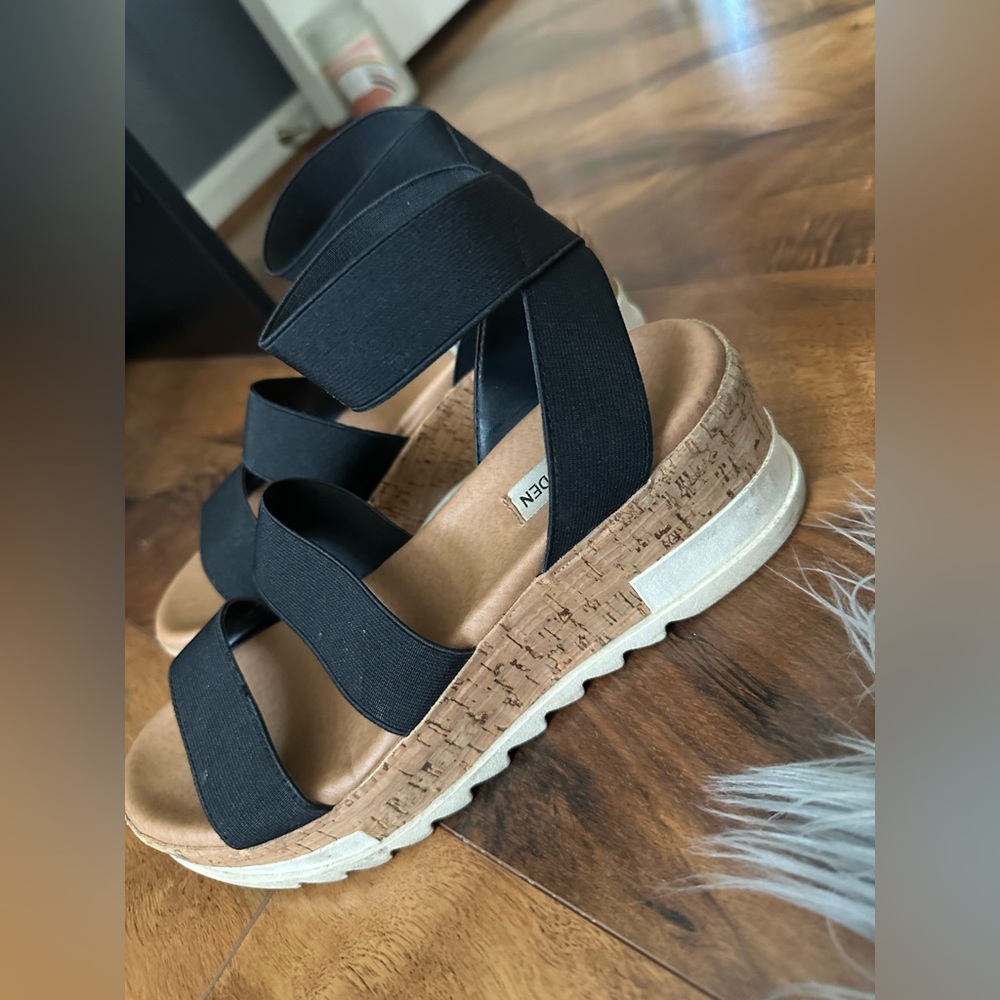 Steve Madden Platform “Kimmie” Sandals